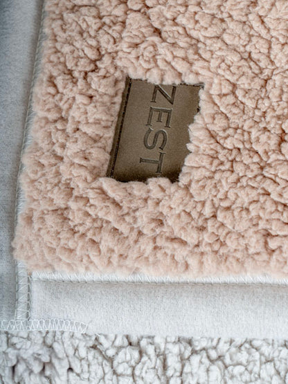 Zest - Plaid - Vacht Zijde - Beige/Caramel (150x125cm)